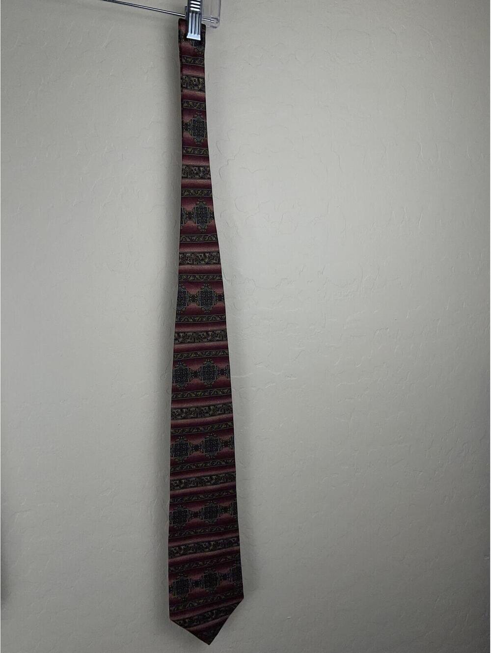 Vintage Mallory & Church Classic Patterned Silk Tie